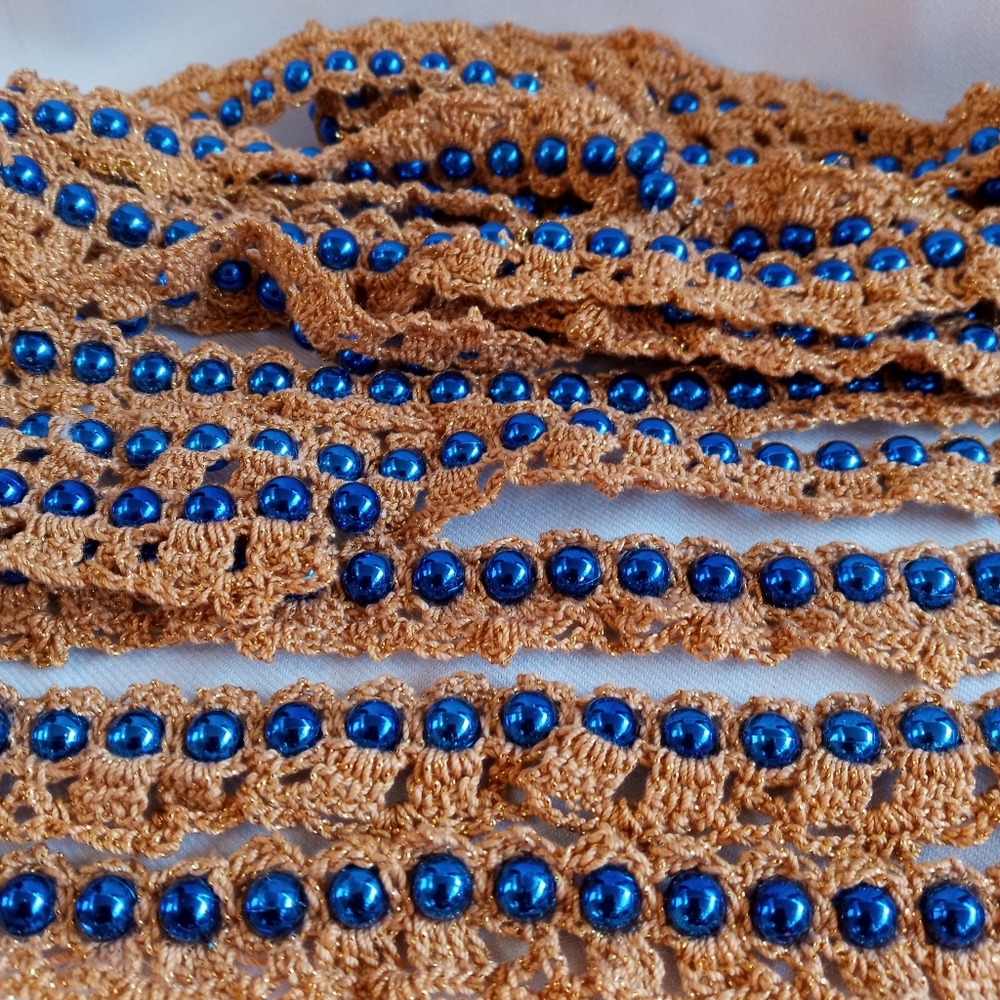 Christmas tree garland